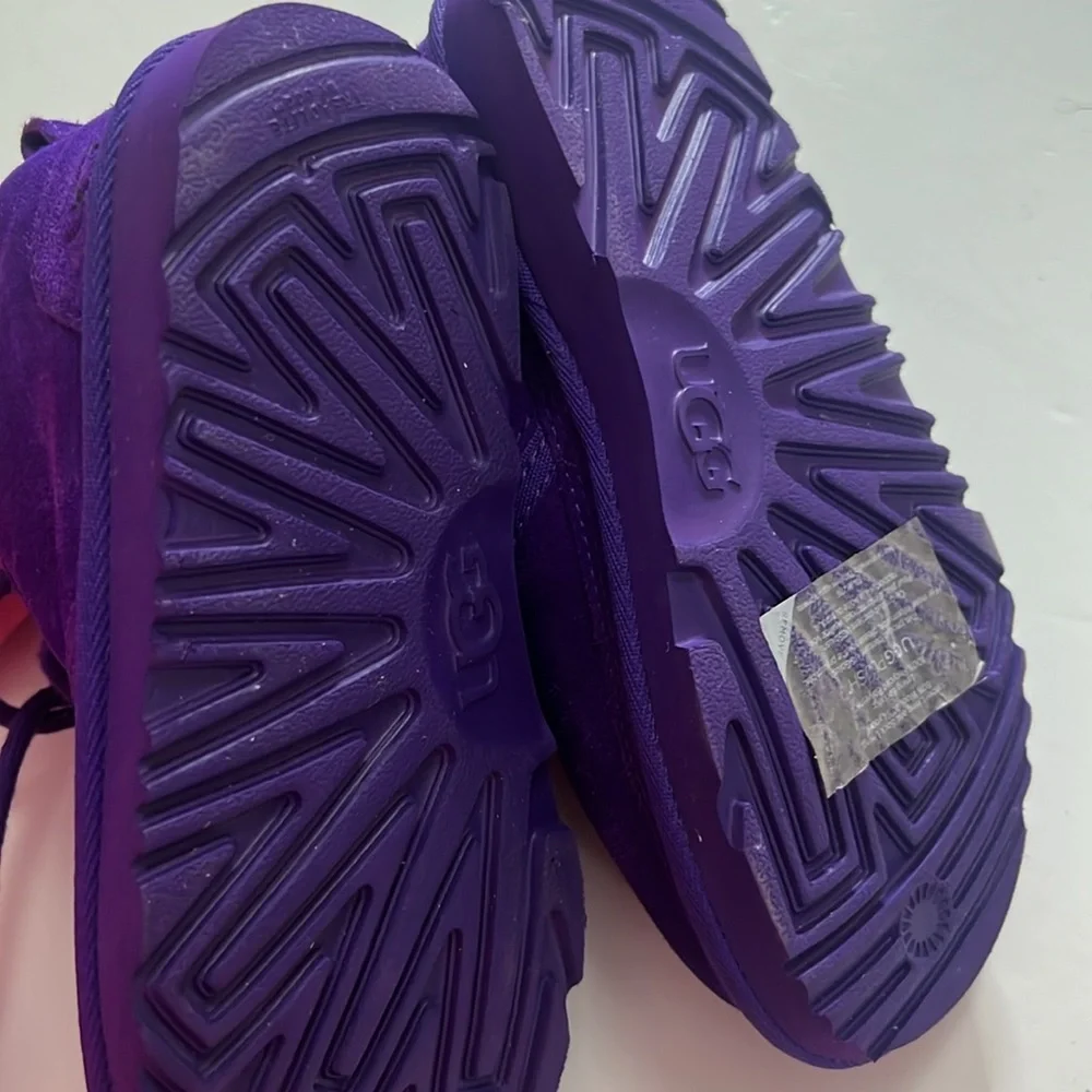 UGG Australia Neumel‎ 11 Purple Suede Ankle Lace up sherling Boots size 1